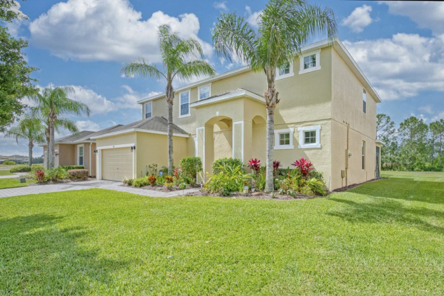 Front garden and side view of villa