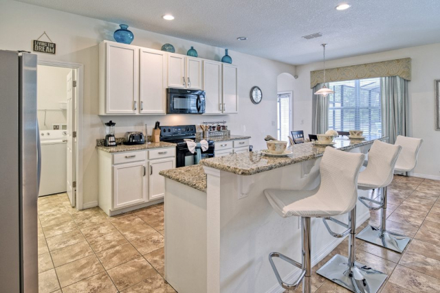 Kitchen, breakfast bar with seating